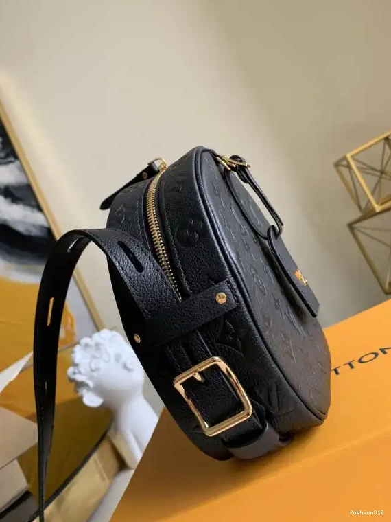 LOUIS CHAPEAU BOITE MM VUITTON SOUPLE 0412